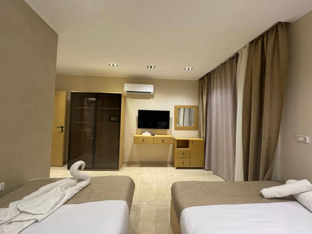 Single Room with Balcony - Accommodation