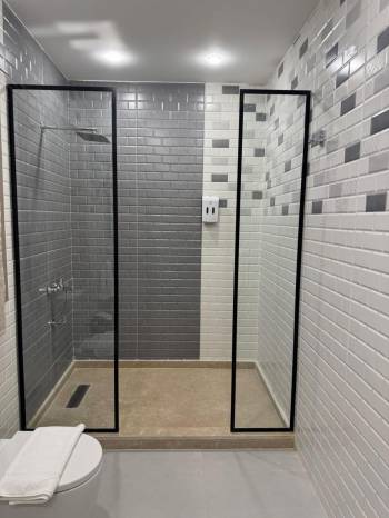 Deluxe King Room6