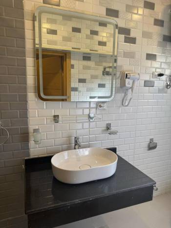 Deluxe King Suite3