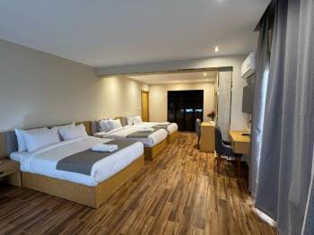 Deluxe Suite with Spa Bath2