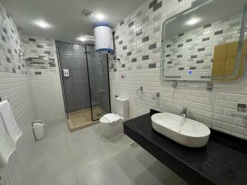 Deluxe Suite with Spa Bath3