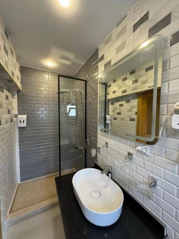 Deluxe Suite with Spa Bath4